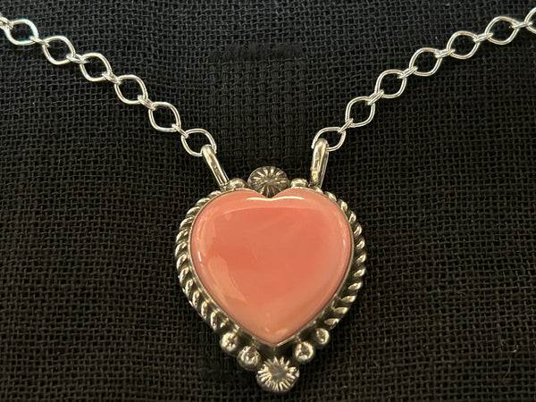 Navajo handcrafted by Robert Shakey in New Mexico, USA.  NM109. 1.25” top to bottom. NM109