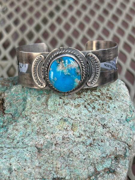 Navajo handcrafted sterling silver bracelet. LZ069