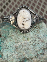 Navajo handcrafted sterling silver bracelet.  LZ045