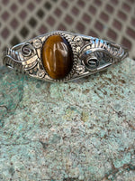 Navajo handcrafted sterling silver and Tiger Eye bracelet. LZ047