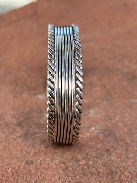 Navajo handcrafted sterling silver bracelet.  LZ054
