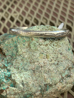 Navajo handcrafted sterling silver bracelet. LZ059