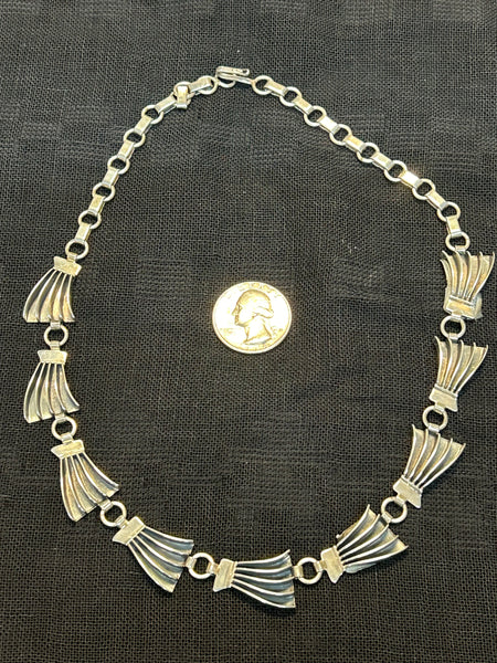 Navajo handcrafted sterling silver necklace by James Bahe. LZ474