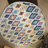  A 6 ' round rug in blue and lavender geometrics