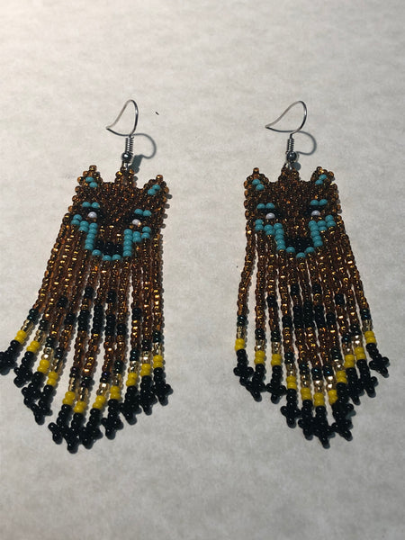 Guatemalan handcrafted glass seed beads earrings in Wolf Head design.